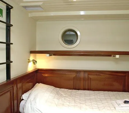 Boat Barkentijn Marjorie 船上ホテル 2*